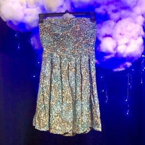 ♦️3 x $25♦️Forever 21 short strapless floral dress